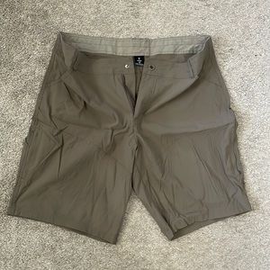 Kuhl shorts 42x11